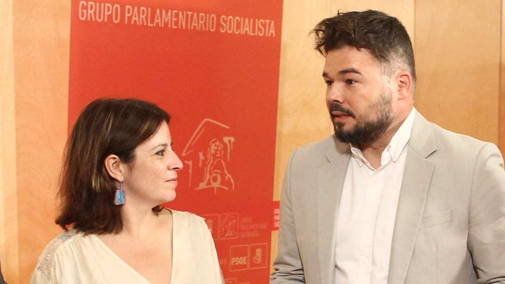 Comienza la reunión entre Adriana Lastra (PSOE) y Gabriel Rufián (ERC) en el Congreso Comienza la reunión entre Adriana Lastra (PSOE) y Gabriel Rufián (ERC) en el Congreso