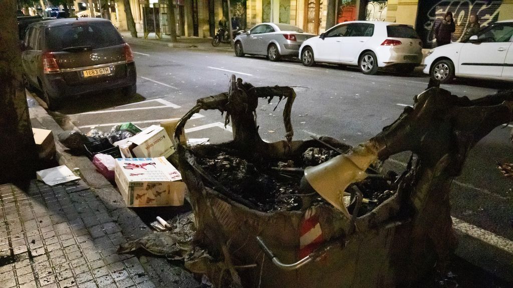 EuropaPress_2477565_Contenedor_quemado_en_Bruc_con_Gran_Vía_durante_una_manifestación_en_Barcelona_(España)_a_9_de_noviembre_de_2019_