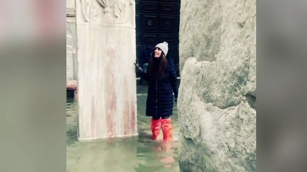 A Isabel Rábago le pillan las inundaciones de Venecia y se convierte en reportera