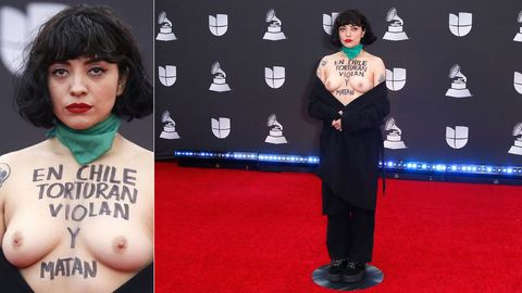 La cantante Mon Laferte muestra sus ricas  tetas en los Grammy Latinos para protestar