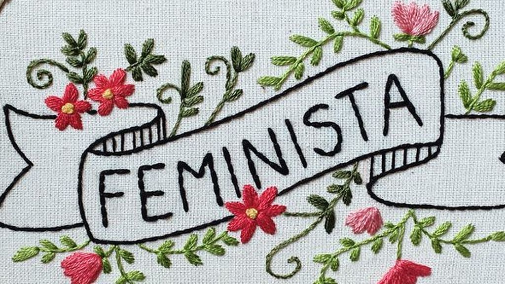 VOX propone sustituir el feminismo por una asignatura de costura: vota si estás de acuerdo VOX propone sustituir el feminismo por una asignatura de costura: vota si estás de acuerdo