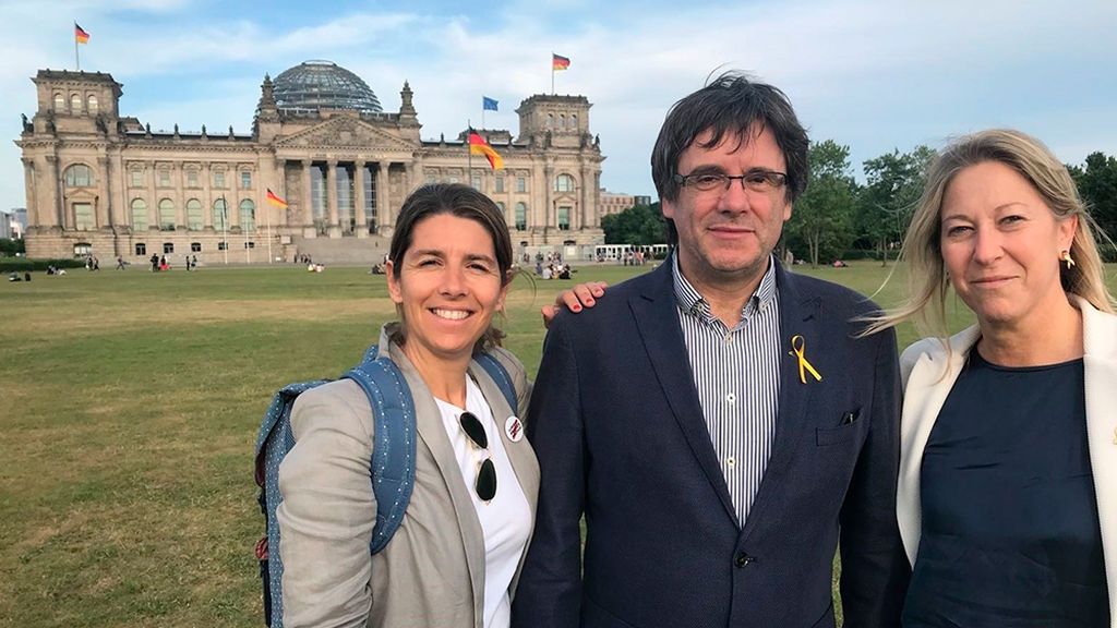 La Guardia Civil cree que el PdeCat usó Suiza para financiar a Puigdemont La Guardia Civil cree que el PdeCat usó Suiza para financiar a Puigdemont