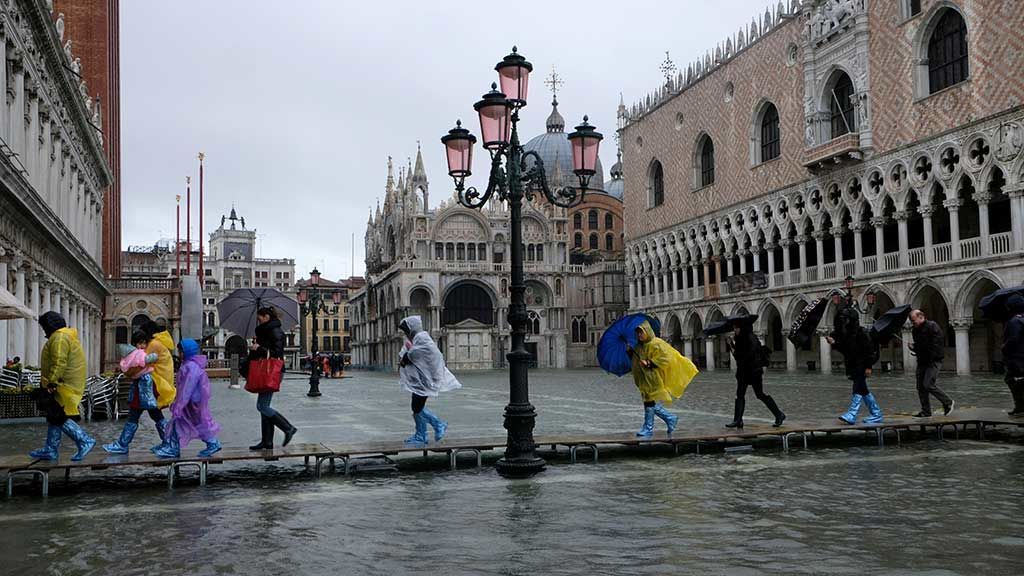 El Cambio Climático Y El Turismo Masivo Inundan Venecia - NIUS