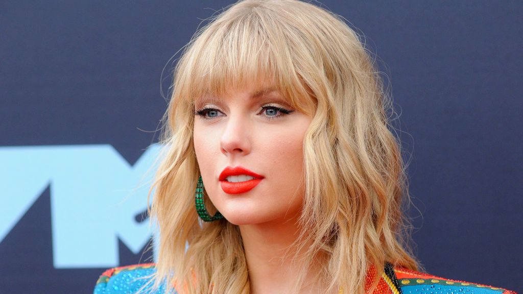 Taylor Swift pide ayuda a sus fans para poder cantar sus canciones antiguas Taylor Swift pide ayuda a sus fans para poder cantar sus canciones antiguas
