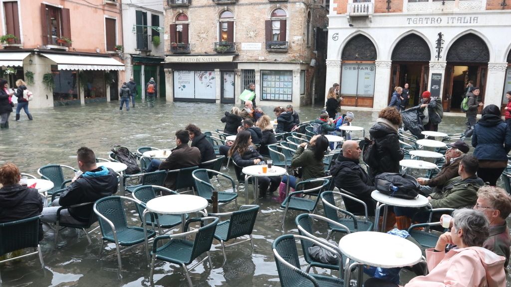 Las fuertes lluvias inundan por completo Venecia, en imágenes