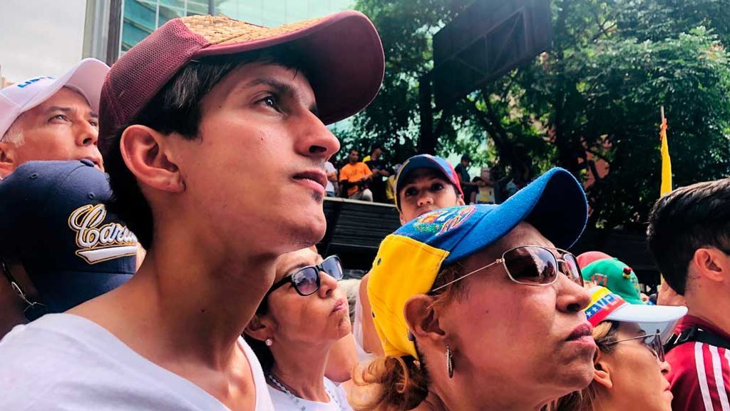 Manifestantes pro Guaidó en la marcha del 16N en Caracas