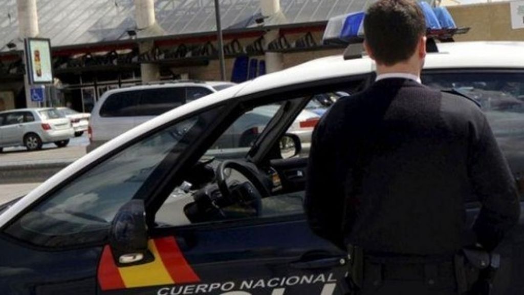 Arrestan a un hombre que amenazaba con una pistola a una mujer en Salamanca: había sido denunciado