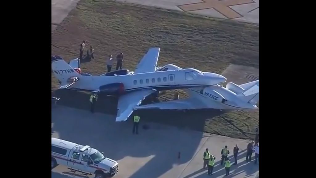 Dos aviones privados chocan en un aeropuerto de Texas Dos aviones privados chocan en un aeropuerto de Texas