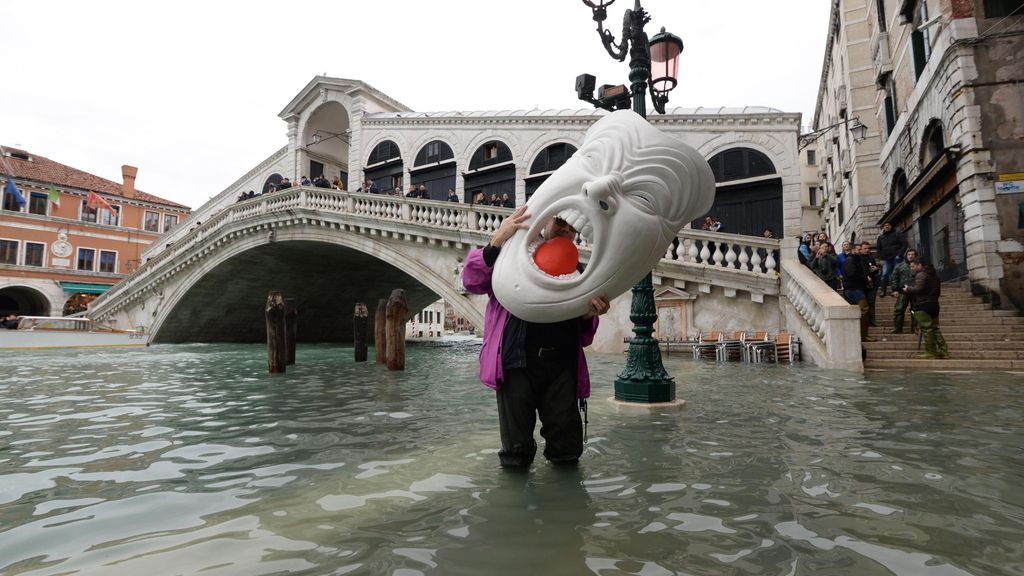Las fuertes lluvias inundan por completo Venecia, en imágenes