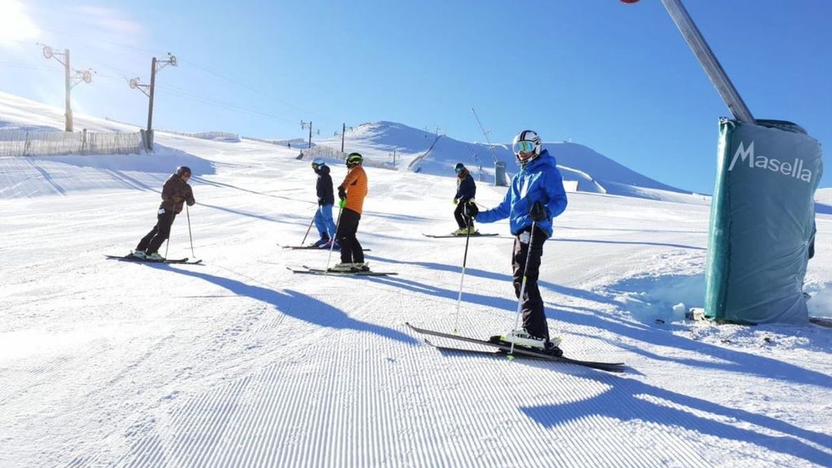 Arranca la temporada de esquí: los primeros aficionados ya disfrutan en Pirineos