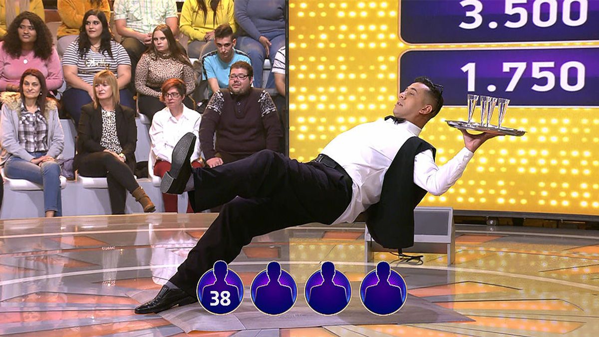 Álex se queda congelado a mitad de su caída y despista a nuestras concursantes: ¡Lo pierden todo en la ronda final! Álex se queda congelado a mitad de su caída y despista a nuestras concursantes: ¡Lo pierden todo en la ronda final!