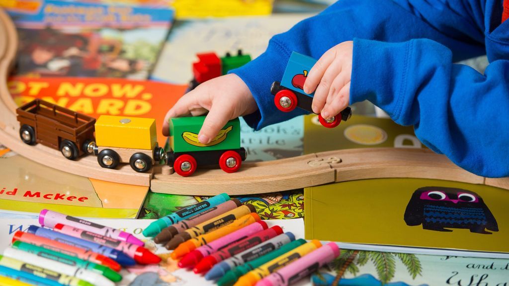 Ser padre en tiempos de guarderías: los niños de 0 a 3 años necesitan estar junto a su familia