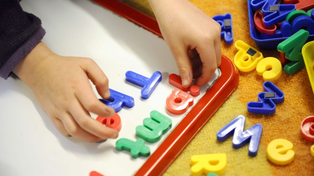 Ser padre en tiempos de guarderías: los niños de 0 a 3 años necesitan estar junto a su familia