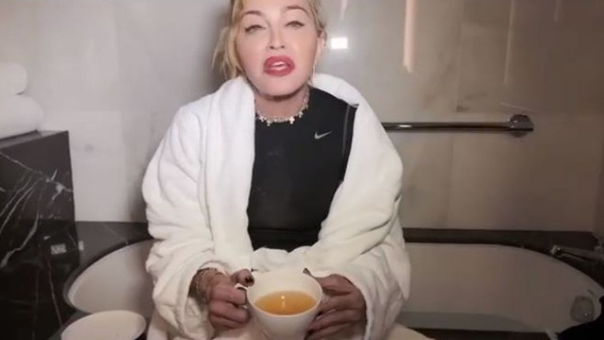 El último numerito de Madonna: aparece en un vídeo bebiéndose su propia orina