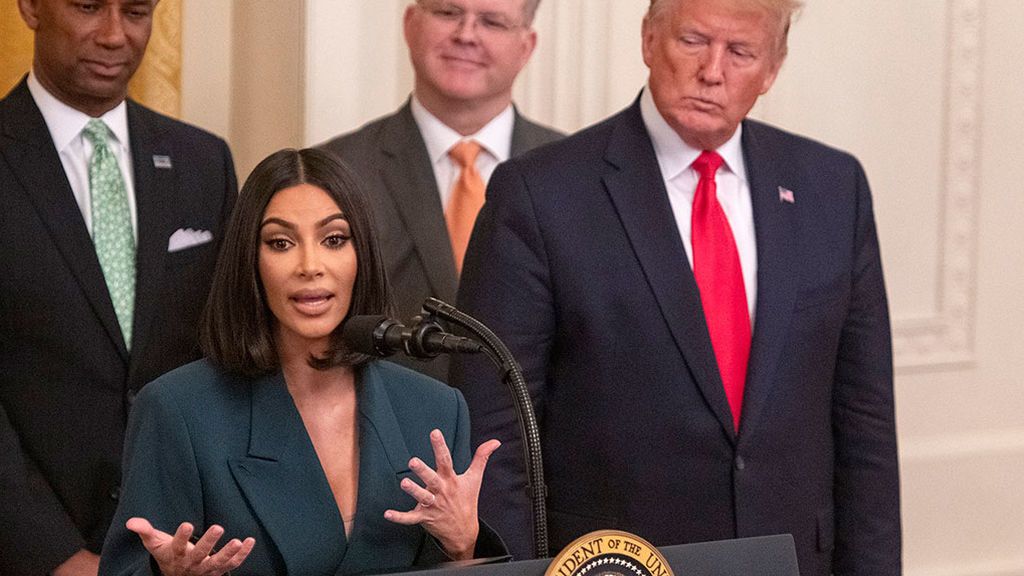 Kim Kardashian, en la Casa Blanca junto a Donald Trump. Kim Kardashian, en la Casa Blanca junto a Donald Trump.