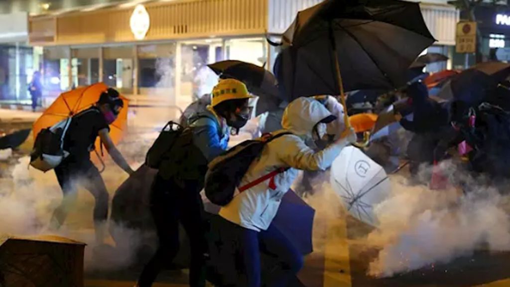 Barricadas de fuego en la Universidad Politécnica de Hong Kong