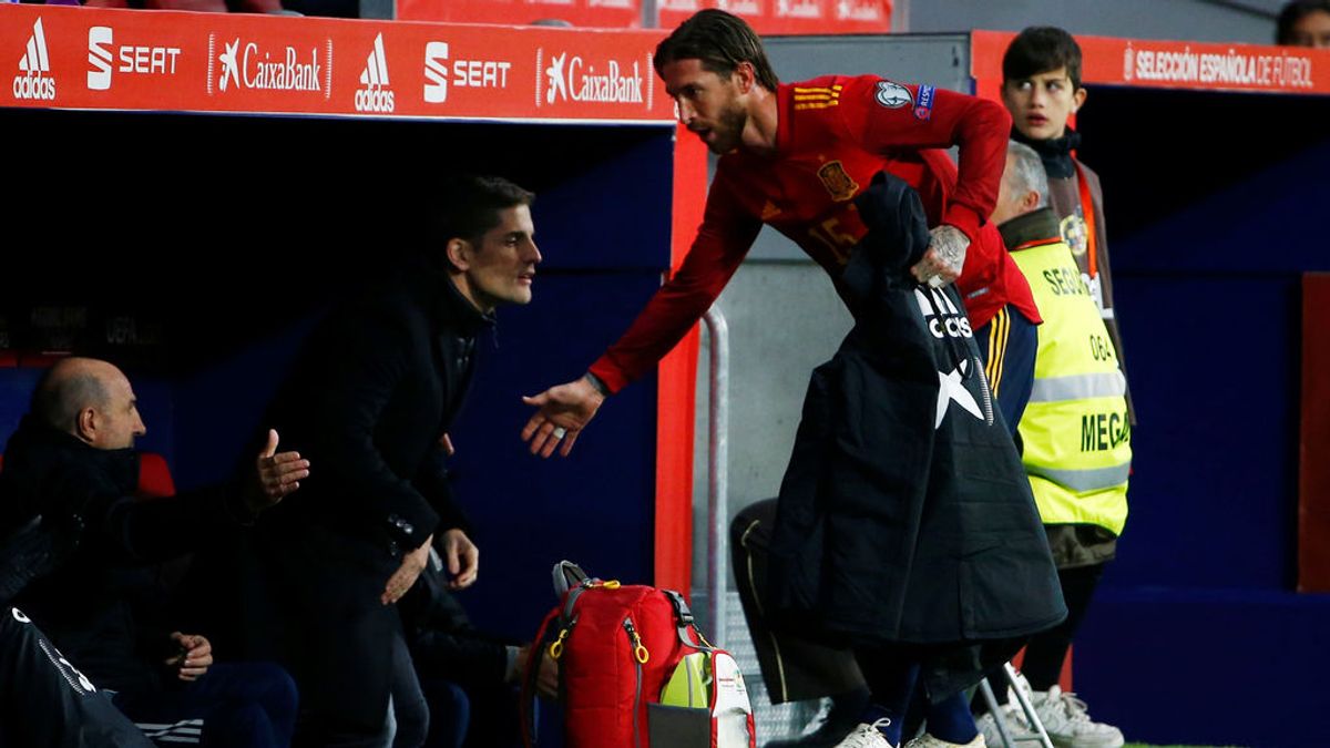 Lágrimas en el vestuario de España pese a la goleada (5-0) ante Rumanía: los jugadores, tocados con el cese de Robert Moreno