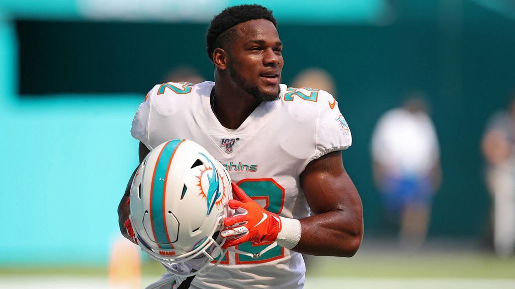 Detienen al jugador Mark Walton por dar una paliza a una mujer embarazada al enterarse que él era el futuro padre Detienen al jugador Mark Walton por dar una paliza a una mujer embarazada al enterarse que él era el futuro padre