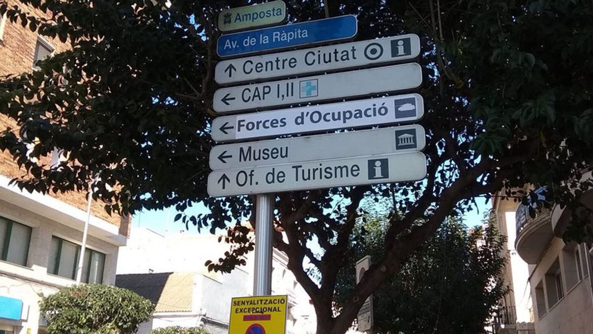 "Fuerzas de ocupación": así señalan en Amposta (Tarragona) la dirección al cuartel de la Guardia Civil