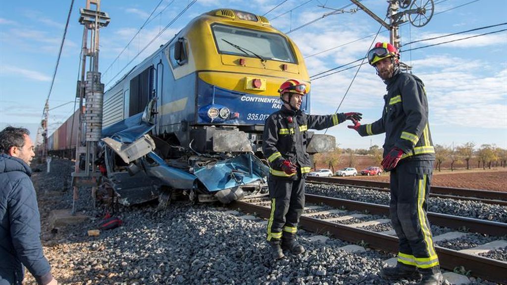 Dos personas mueren arrolladas por un tren cuando cruzaban con una furgoneta por un paso indebido en Ciudad Real