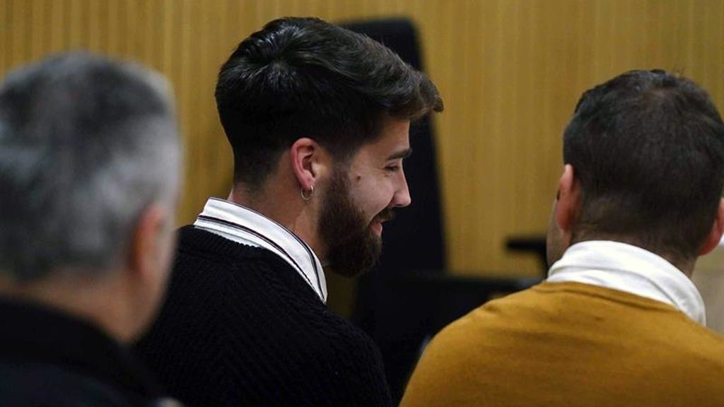Risas y cuchicheos en el juicio por el caso de Pozoblanco, ni un vestigio de culpabilidad entre los miembros de la Manada