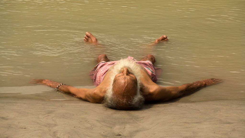 6 un sadhu o santón en rishikesh OK