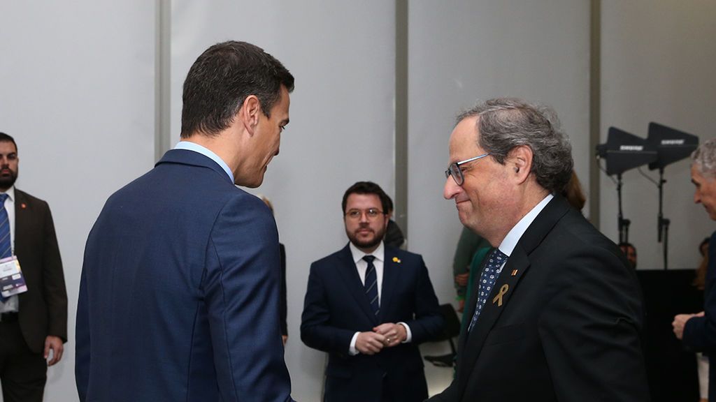 Casi la mitad de los españoles quiere una solución dialogada para Cataluña dentro de la Constitución, según el CEO Casi la mitad de los españoles quiere una solución dialogada para Cataluña dentro de la Constitución, según el CEO
