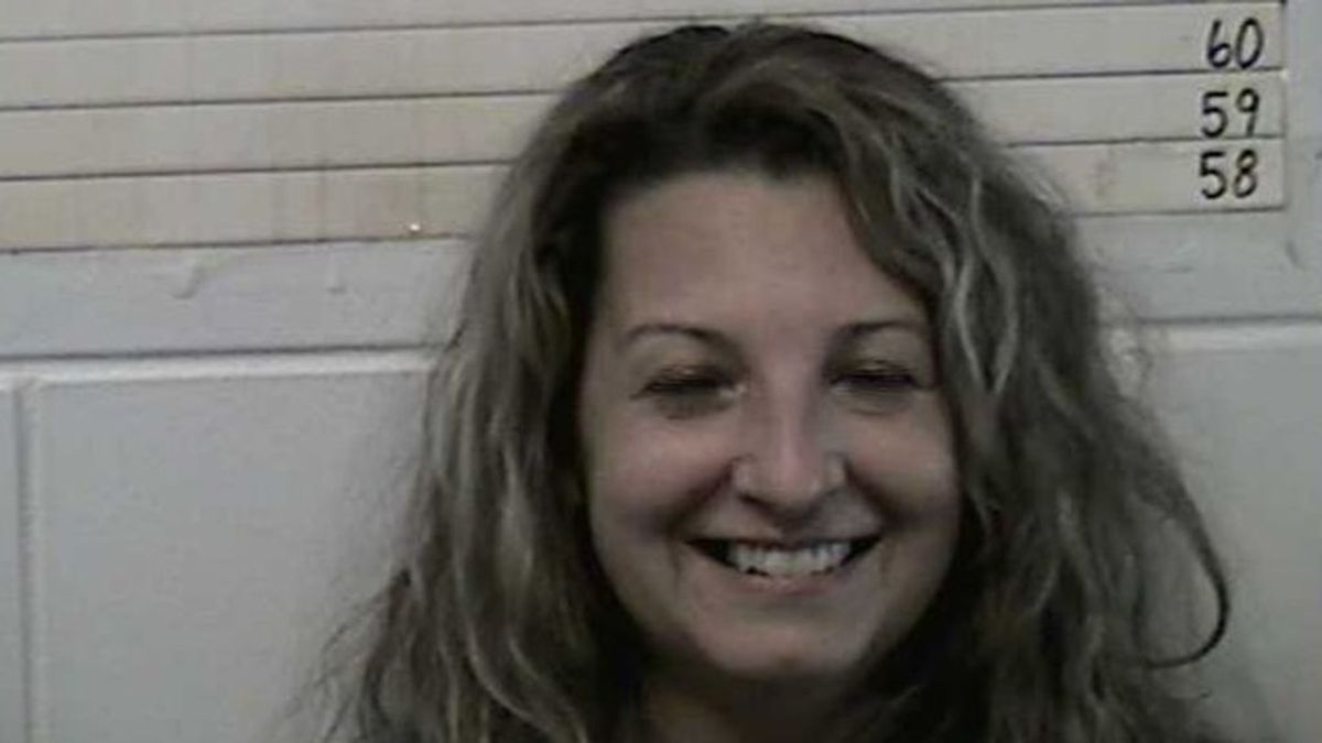 La polémica foto policial de una acusada de asesinar a su marido: luce una gran sonrisa tras ser detenida