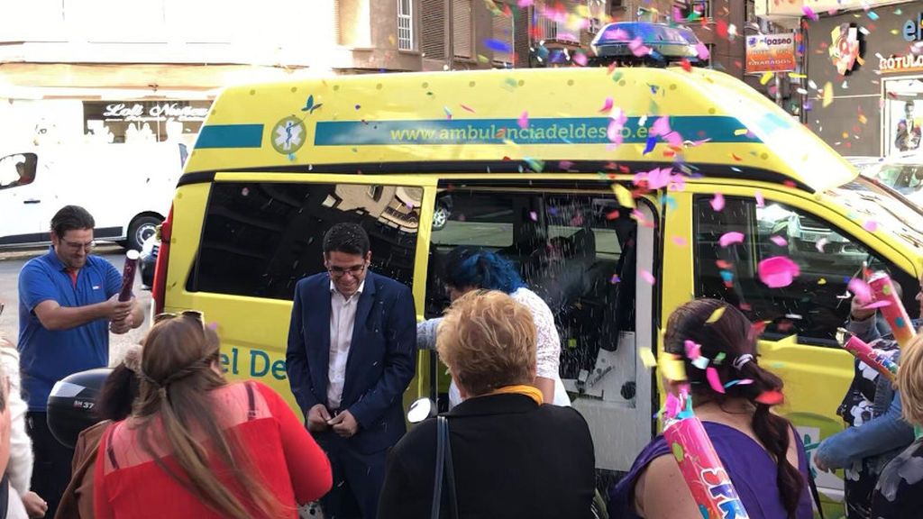 Boda celebrada en el interior de una ambulancia