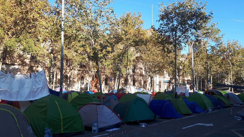 Algunos estudiantes y profesores denuncian a la UAB por "apoyar el independentismo" Algunos estudiantes y profesores denuncian a la UAB por "apoyar el independentismo"