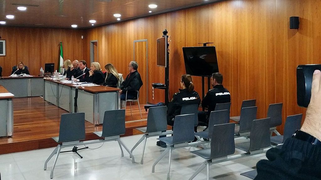 Culpable de asesinato con alevosía y ensañamiento por matar a su pareja de cien puñaladas Culpable de asesinato con alevosía y ensañamiento por matar a su pareja de cien puñaladas