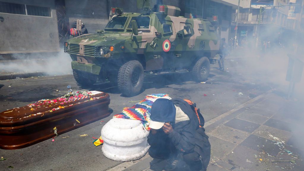 La represión del Ejército en Bolivia no respeta ni la marcha de los muertos
