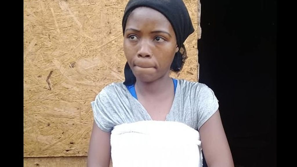 Acusada de intento de asesinato por cortar el pene al hombre que cree que violó y asesinó a su hija de 5 años