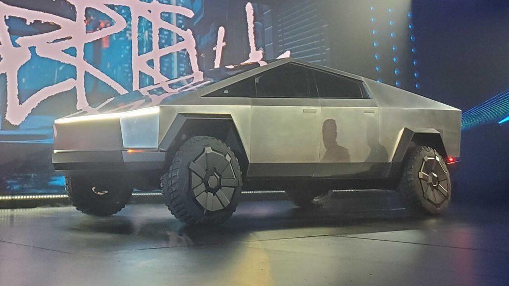 Tesla presenta su camioneta eléctrica 'Cibertruck', inspirada en 'Blade Runner'