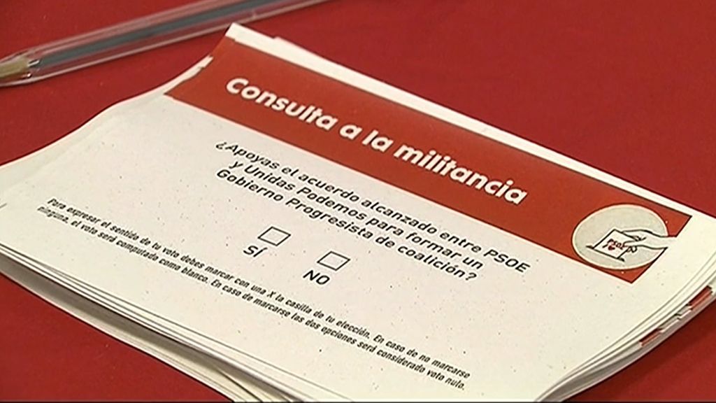 Más de 178 000 militantes del PSOE deciden si avalan la coalición con Podemos