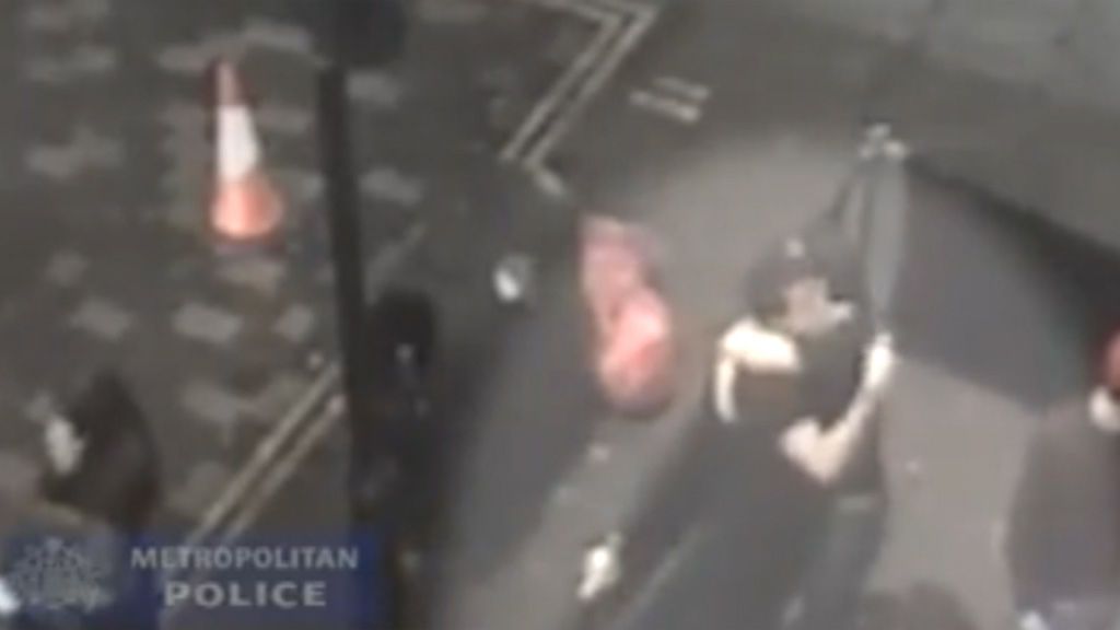 Prisión para dos hombres que violaron a una joven y lo celebraron con un abrazo Prisión para dos hombres que violaron a una joven y lo celebraron con un abrazo