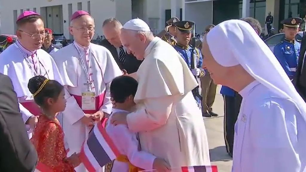 El papa Francisco aterriza en Tokio tras su visita a Tailandia