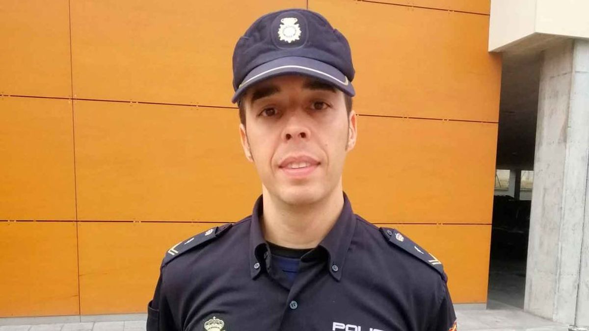 Javier González, policía: un ángel de la guarda para escuchar y proteger a las mujeres maltratadas