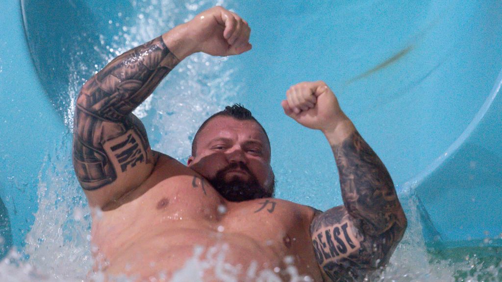 El hombre más fuerte del mundo casi muere desangrado al pillarse el pene con una máquina para hacer pierna El hombre más fuerte del mundo casi muere desangrado al pillarse el pene con una máquina para hacer pierna