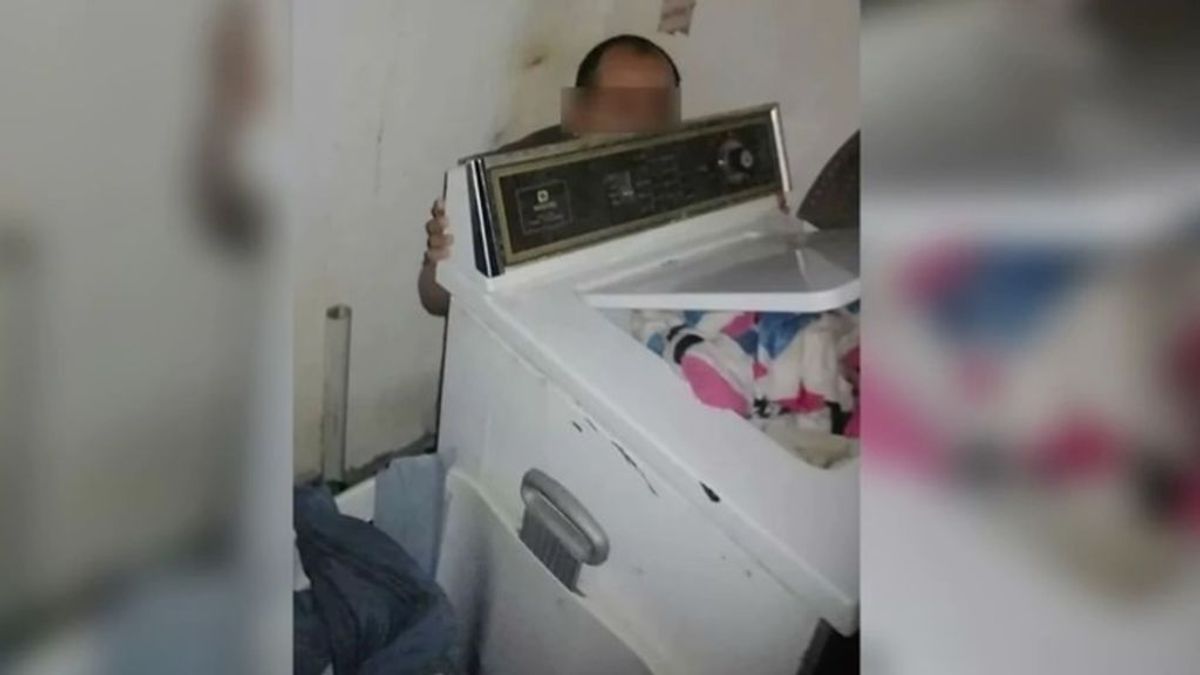 Encuentran a un hombre reportado como desaparecido escondido detrás de la lavadora de su casa
