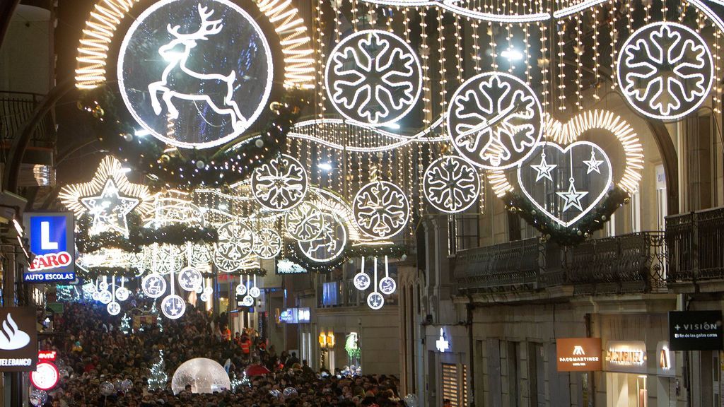 Vigo enciende sus espectaculares luces de Navidad:  casi 3 millones de turistas visitarán la ciudad