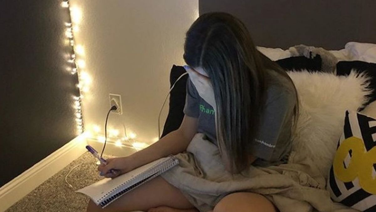 Se adueña de las redes sociales de su hija de 15 años como castigo durante dos semanas
