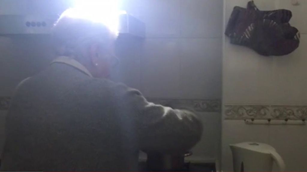 Los vecinos de un pueblo de granada sin luz