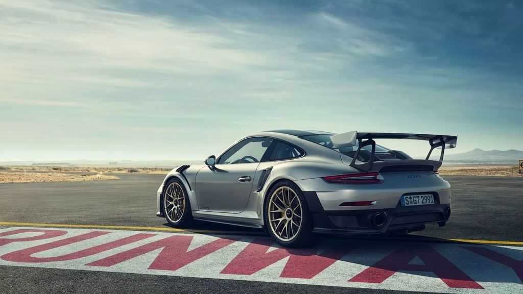 Del Porsche  al Aston Martin: así es la colección de coches de lujo que conduce Jason Statham en la vida real