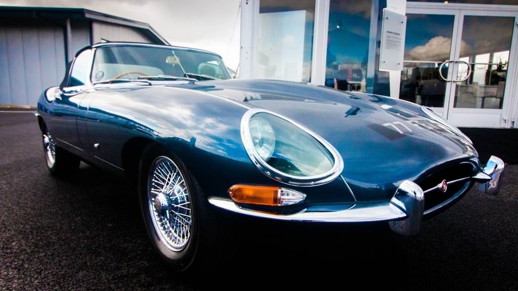 Del Porsche  al Aston Martin: así es la colección de coches de lujo que conduce Jason Statham en la vida real