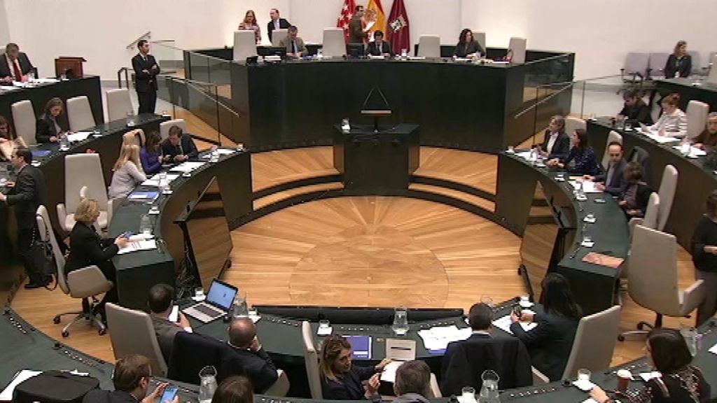 En directo: las placas por las víctimas del franquismo y la violencia machista en el Ayuntamiento de Madrid En directo: las placas por las víctimas del franquismo y la violencia machista en el Ayuntamiento de Madrid