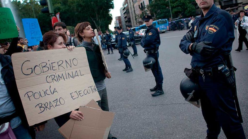 Diez detenidos en un 'Rodea el Congreso' contra la 'Ley Mordaza' se enfrentan a 6 años de cárcel Diez detenidos en un 'Rodea el Congreso' contra la 'Ley Mordaza' se enfrentan a 6 años de cárcel
