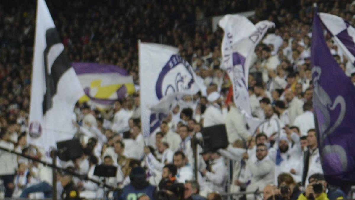Un aficionado de La Real relata la agresión que sufrió en el Bernabéu al grito de 'etarra de mierda': "No paraba de sangrar" Un aficionado de La Real relata la agresión que sufrió en el Bernabéu al grito de 'etarra de mierda': "No paraba de sangrar"