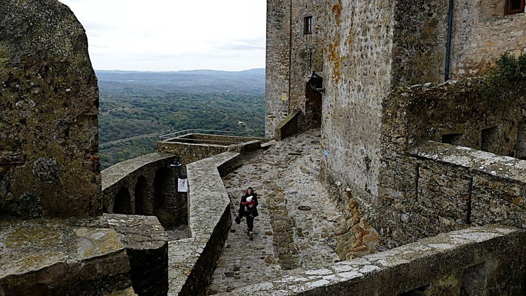 Entrada a la fortaleza de Castellar Viejo