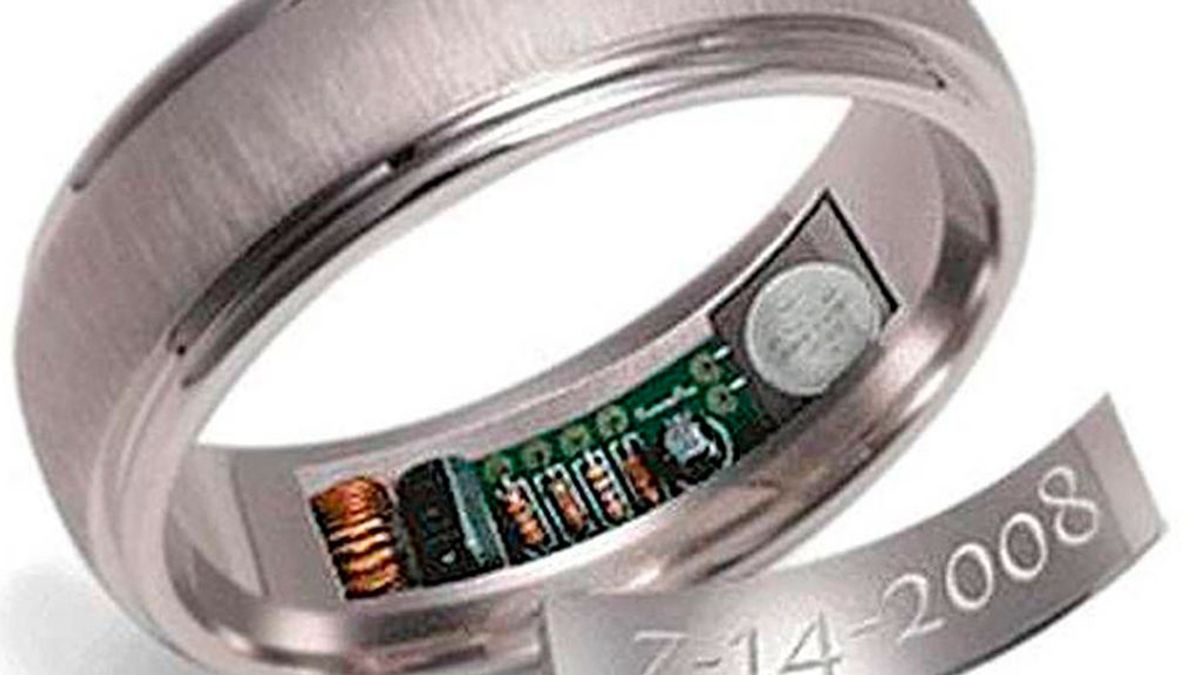 El anillo de compromiso con GPS incorporado El anillo de compromiso con GPS incorporado
